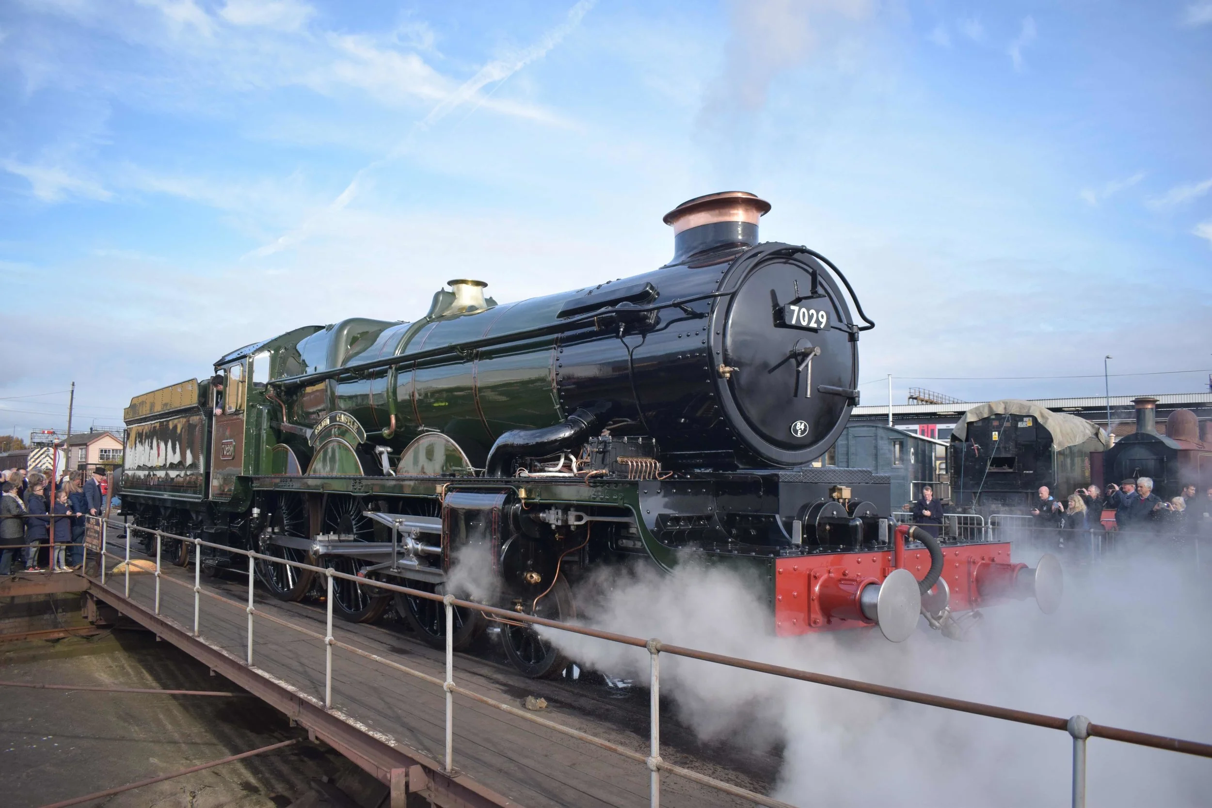 Newly restored ‘Castle’ No. 7029 Clun Castle backs off the turntable at Tyseley Locomotive Works during its official recommissioning ceremony on October 28. THOMAS BRIGHT/SR