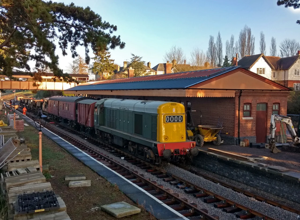A GWSR engineering train calls at Broadway station for the first time since the station was closed to passengers by BR in March 1960. The original station was demolished three years later. GWSR