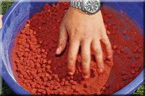 7. Again, the dry crumb should then be carefully worked on to the meat until all of it is covered