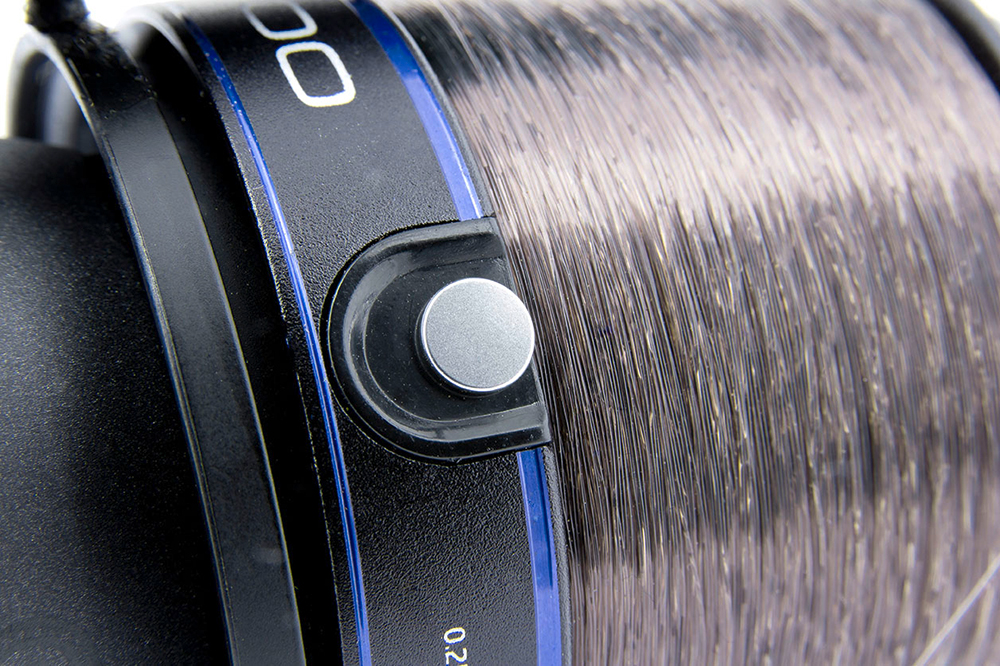 Double silver and blue line clips feature.