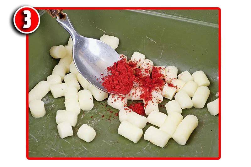  Add a teaspoonful of Strawberry flavouring and half a teaspoonful of red dye, and shake well so that the baits are evenly covered.