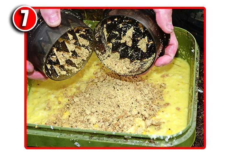  The addition of half a kilo of chopped boilies provides a few bigger food items for the carp