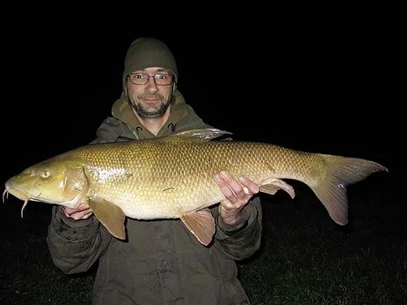 Gary Moth 16lb 8oz barbel.jpg
