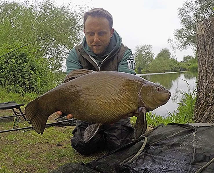 James Smith 10lb 1oz tench.jpg