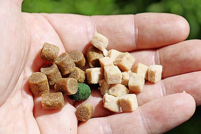 Pellet and meat feeds.jpg