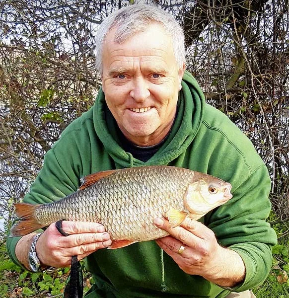 Richard Barlow 3lb roach.jpg