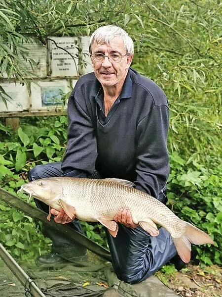 Peter Morgan - Kings Weir barbel - 15lb 12oz.jpg