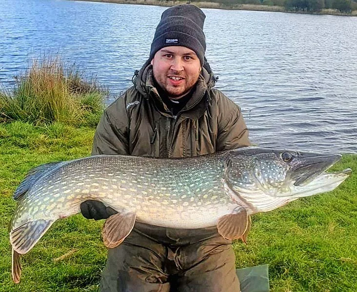Luke Reed 30lb 4oz pike.jpg
