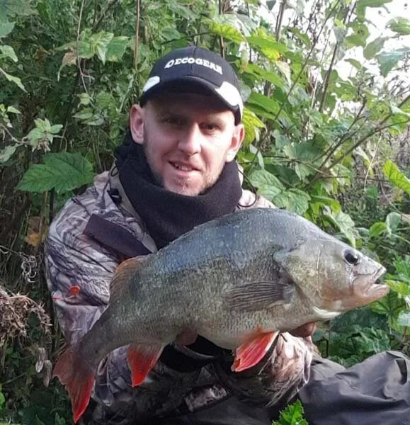 Ash Costa 4lb 9oz perch.jpg