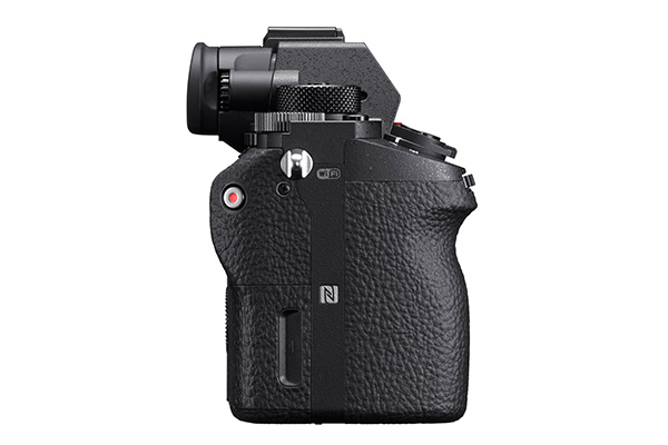 Sony A7R II grip.jpg