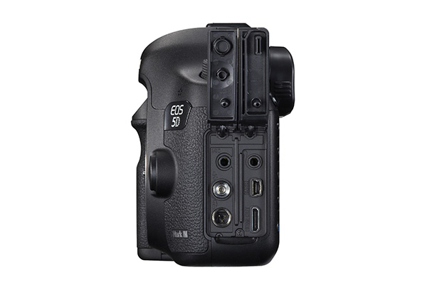 EOS 5D mIII SIDE RIGHT OUTPUT TERMINALS.jpg