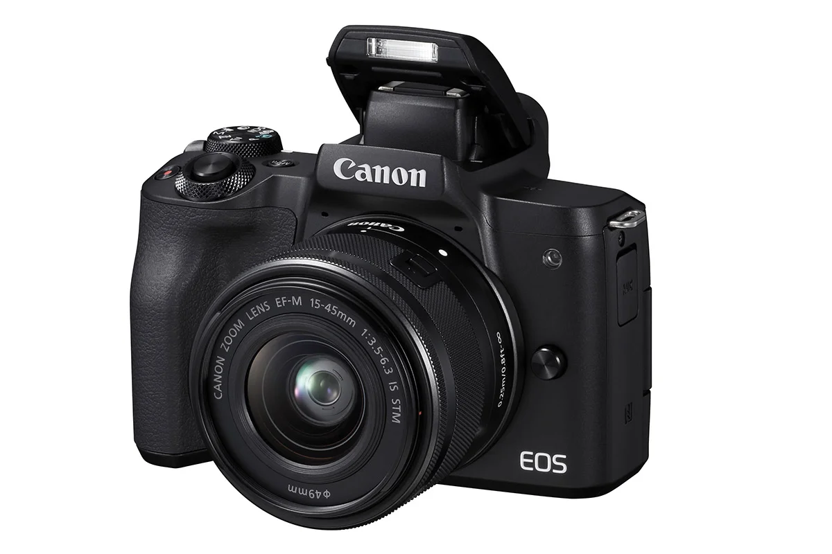 12_EOS_M50_BK_FrontSlantLeft_EF-M15-45 STM.jpg