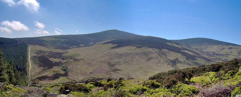 The%20Wicklow%20Way%20as%20it%20crosses%20the%20River%20Dargle%20beneath%20Djouce.jpg