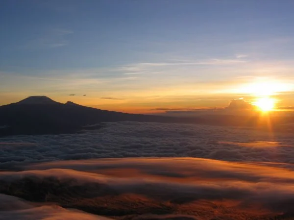 Mount%20Kilimanjaro%20seen%20from%20Mount%20Meru%20Peak.jpg