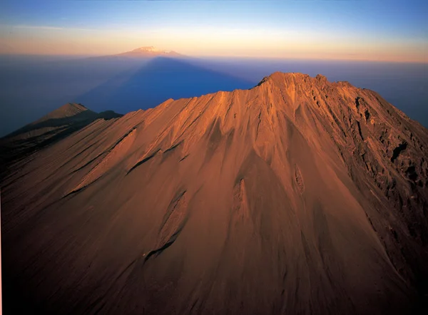 Mount%20Meru%20and%20Mount%20Kilimanjaro.jpg