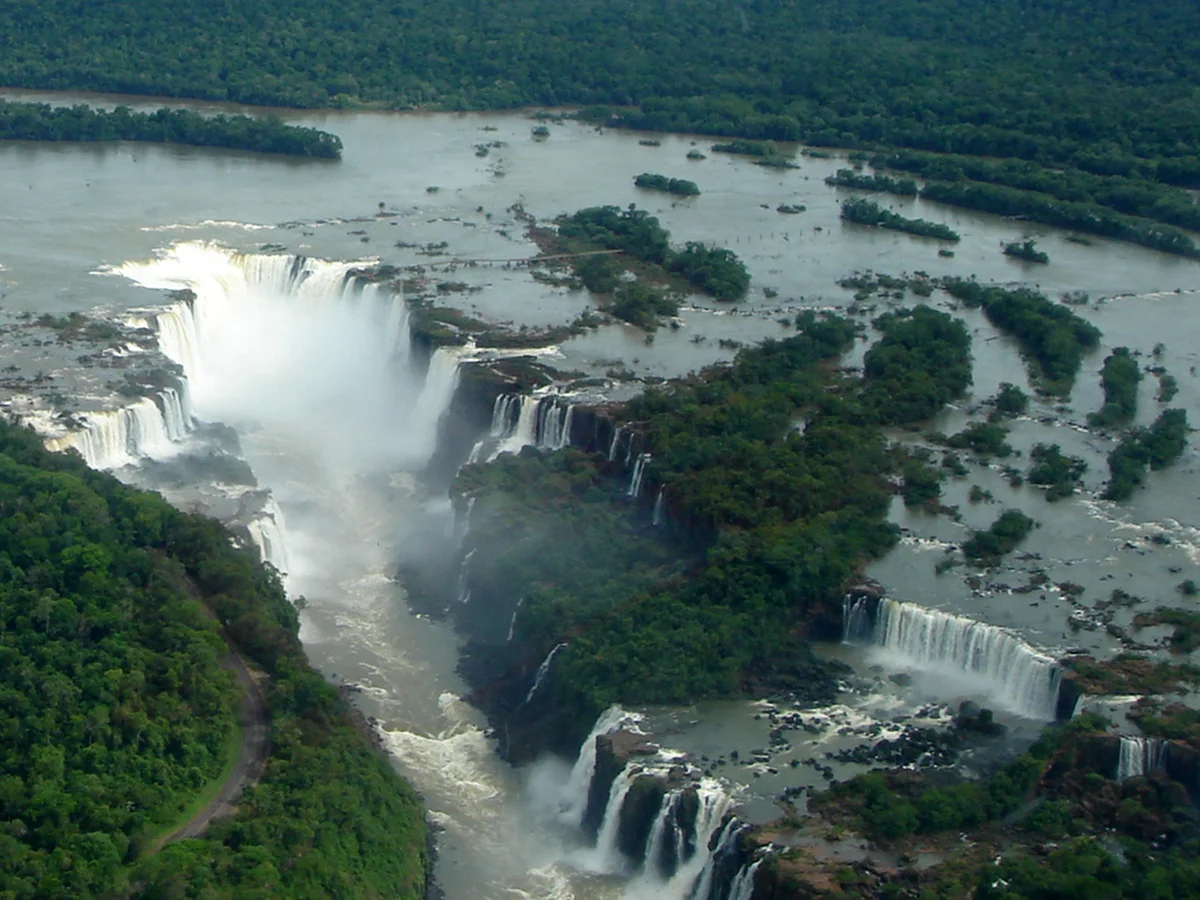 Iguazu%20Falls,%20at%20the%20Argentina-Brazil%20border,%20is%20the%20second%20most%20visited%20destination,%20by%20Mariordo.jpg