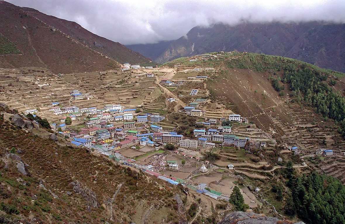 The%20famous%20outpost%20of%20Naamche%20Bazaar%20in%20the%20Khumbu%20region%20close%20to%20Mount%20Everest,%20by%20Kogo.jpg