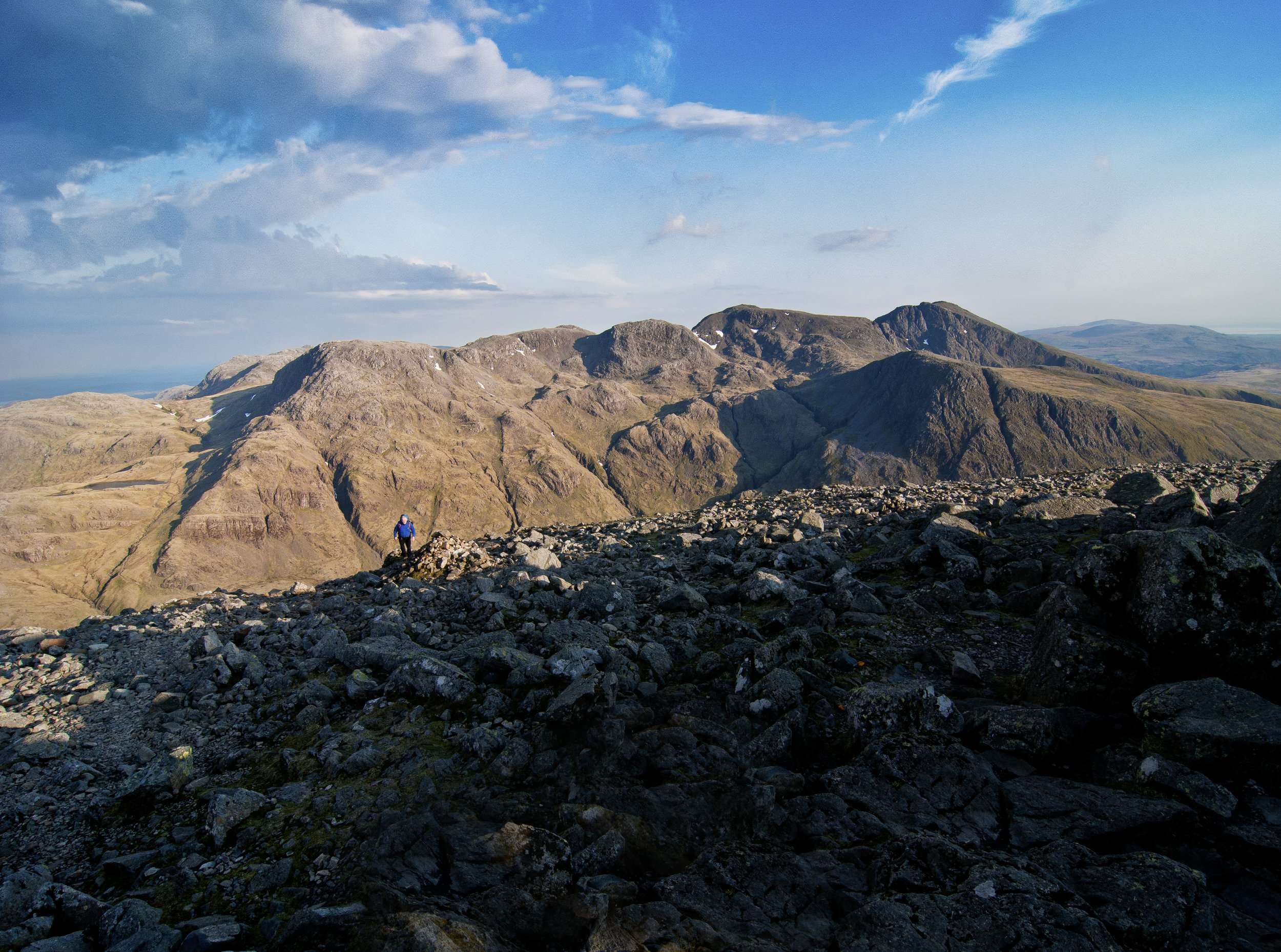 The Scafells from the summit of Great Gable at dawn. Photo : Matthew Roberts