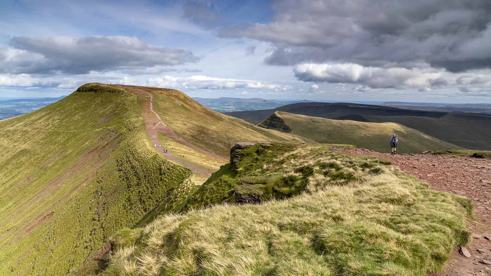 walking_brecon_beacons.jpg