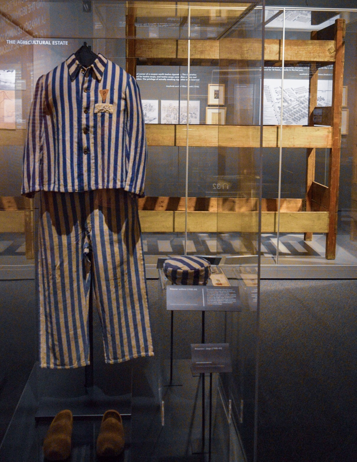 Prisoner clothing and set of bunks