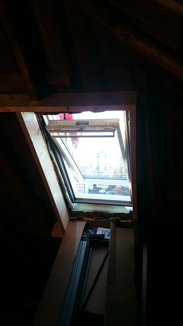 frøste takvindu på plass.JPG