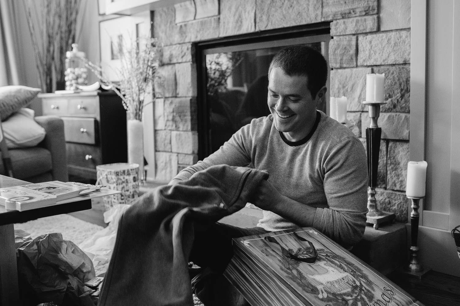 man opening christmas presents - uxbridge in-home photography