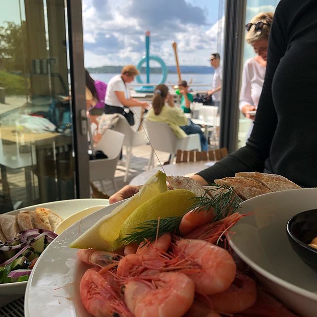 Blir ikke mere sommer enn dette! #sommermat #vingenbar #astrupfearnley #tjuvholmen