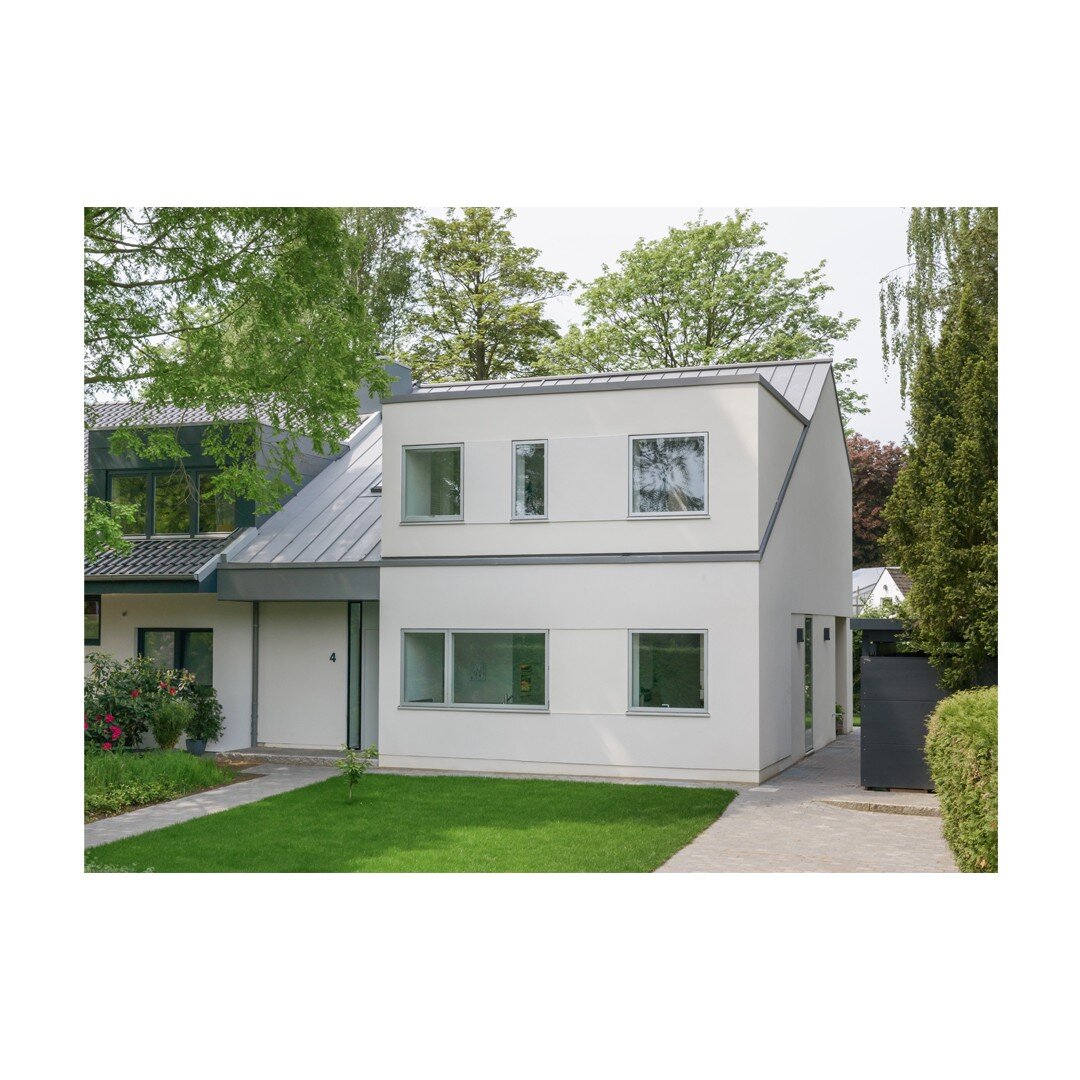 Haus J - Realisation 2015
Neubau einer Doppelhaush&auml;lfte in Hamburg

Um den r&auml;umlichen Bed&uuml;rfnissen einer jungen, 5-k&ouml;pfigen Familie gerecht zu werden, wurde die bestehende Doppelhaush&auml;lfte abgerissen und - entsprechend r&auml