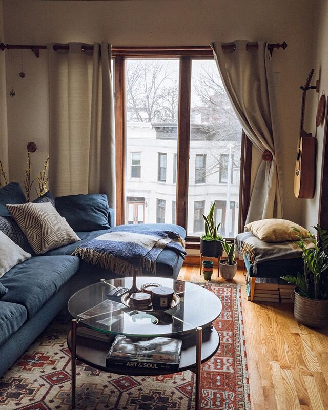 Happy Sunday y&rsquo;all! @soundofclarkness and I are having brunch at home today! How are you spending your Sunday? #atticapartment #brooklynapartment