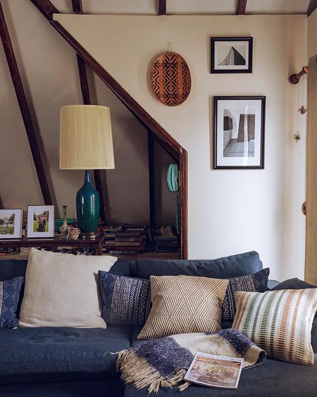 The perfect place to curl up with a book or magazine. Planning to organize our books today and take some home photos while not trying to get in @soundofclarkness way as he works from home. #atticapartment #brooklynapartments #society6 #petitemariehom