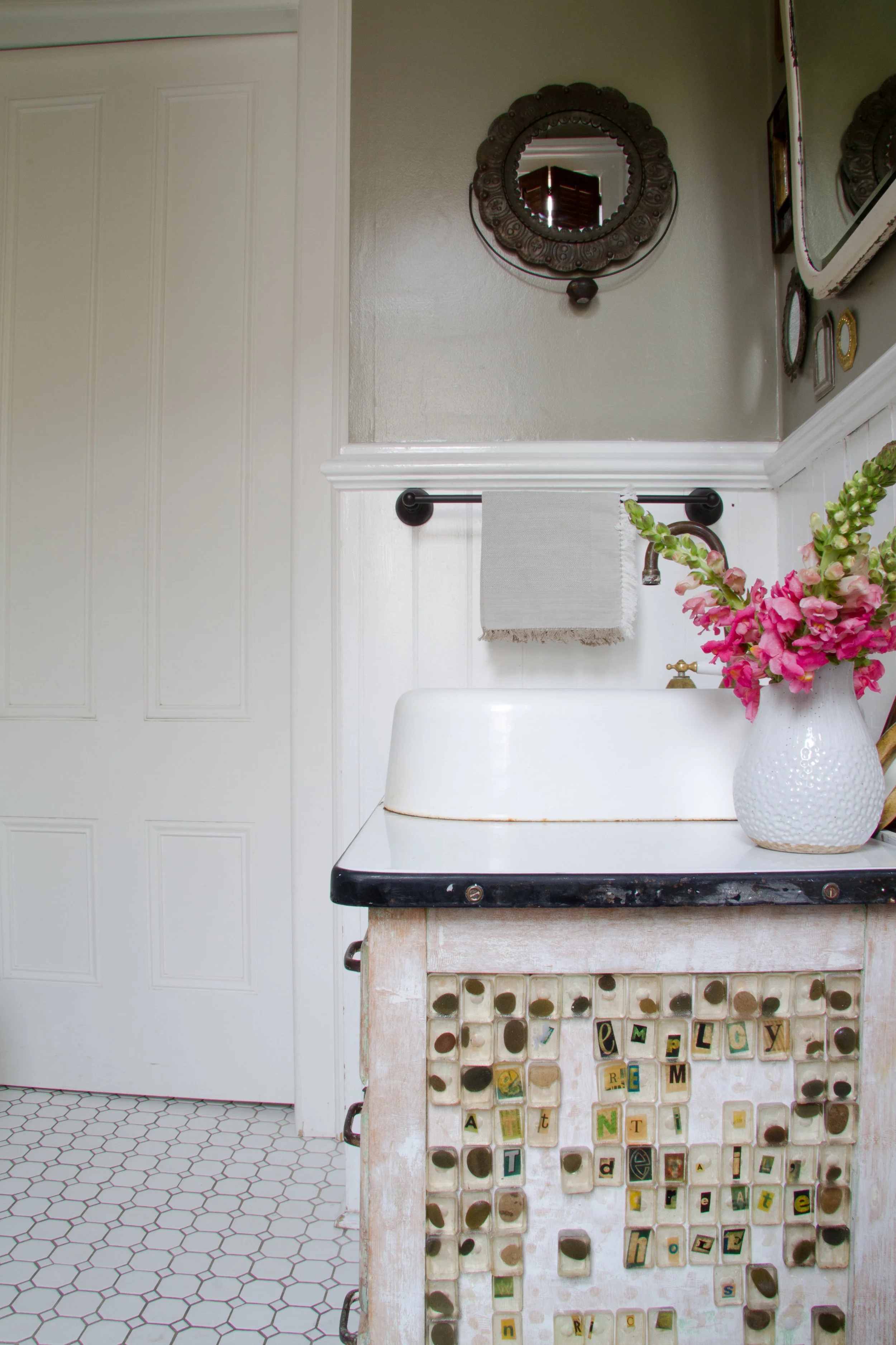 (12/21) The cabinet on which the sink sits was made by Lock as part of a larger school project.