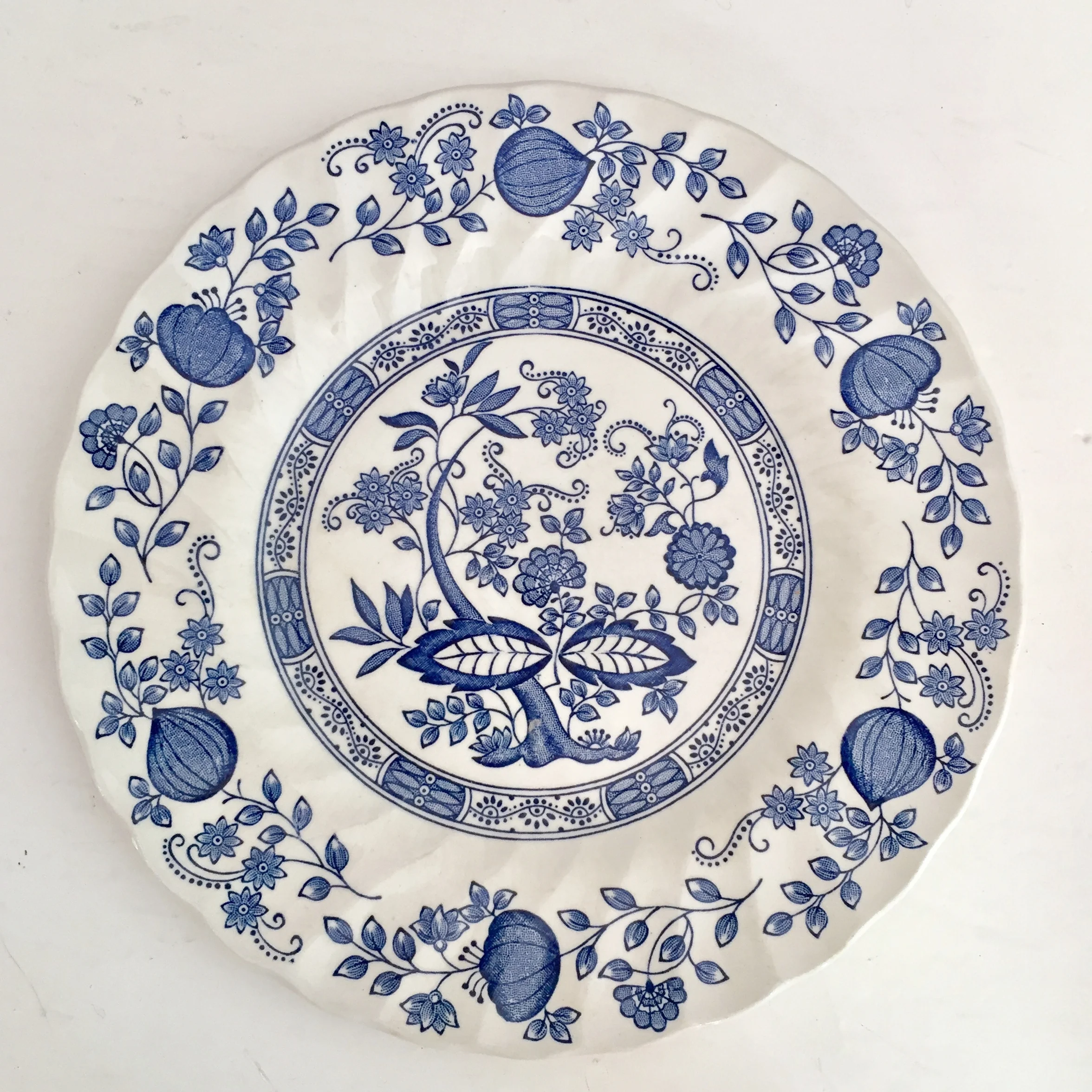BLUE ONION MYOTT MEAKIN  SALAD / DESSERT PLATES