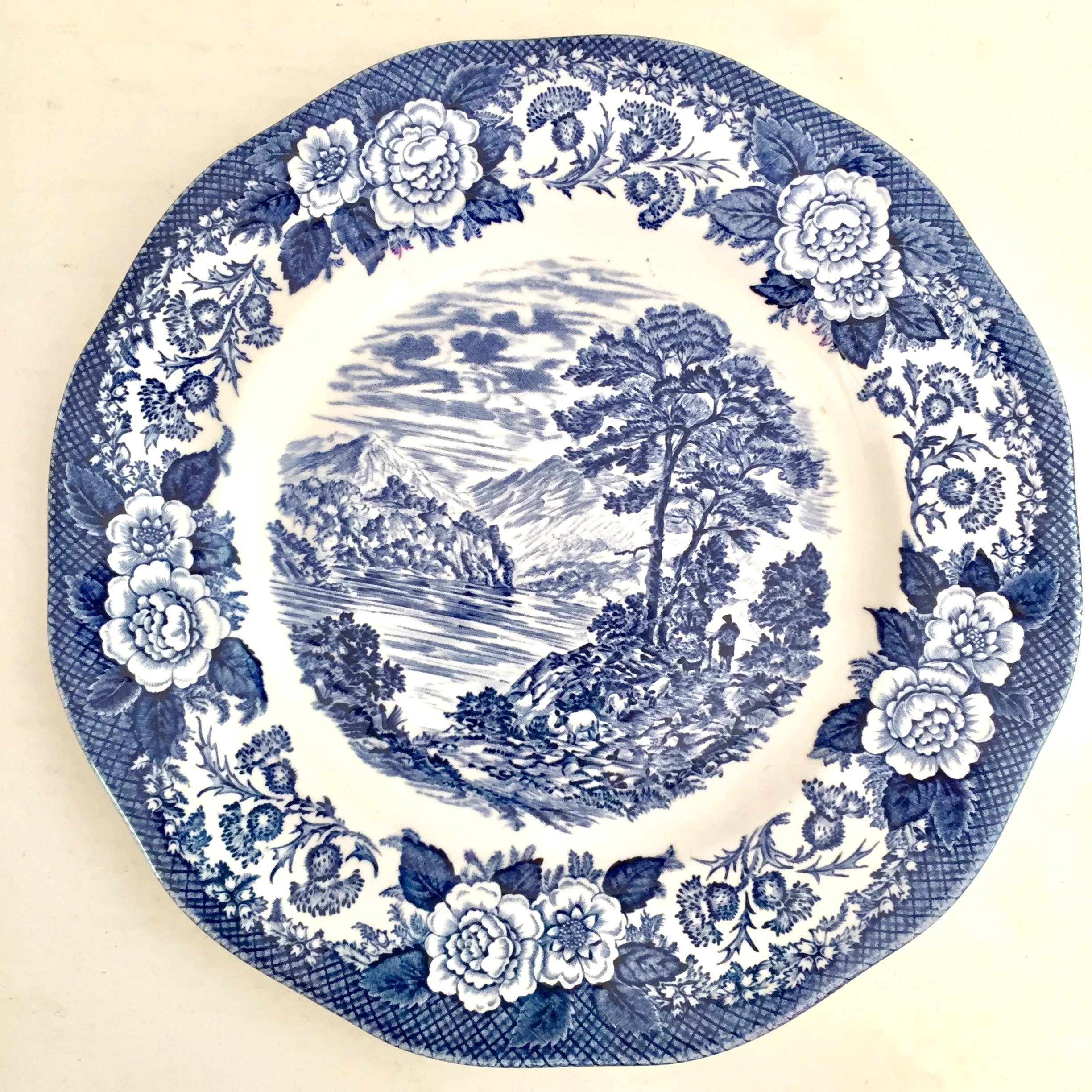 LOCH LINNHE ROYAL WARICK   SALAD / DESSERT PLATES