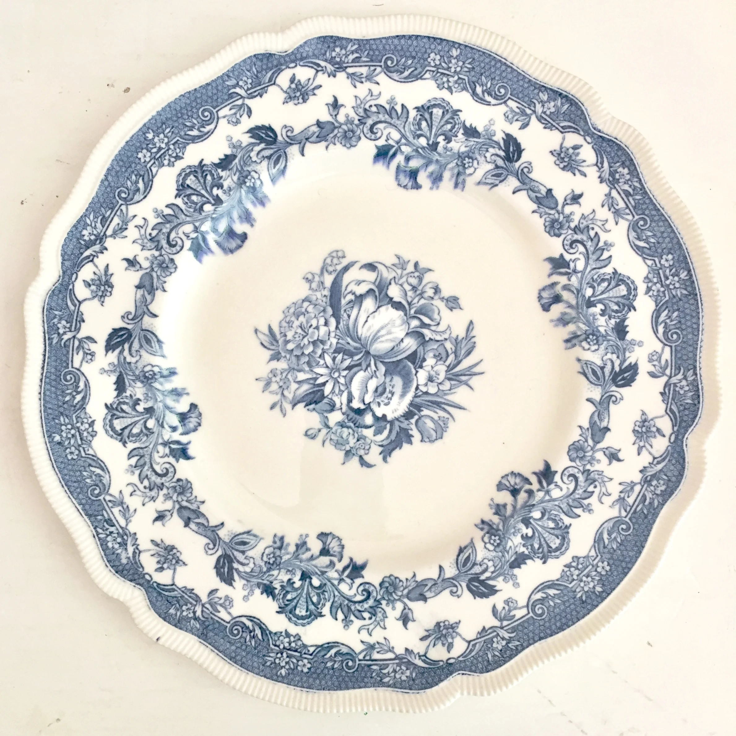 PERSIAN TULIP JOHNSON BROS DINNER PLATES