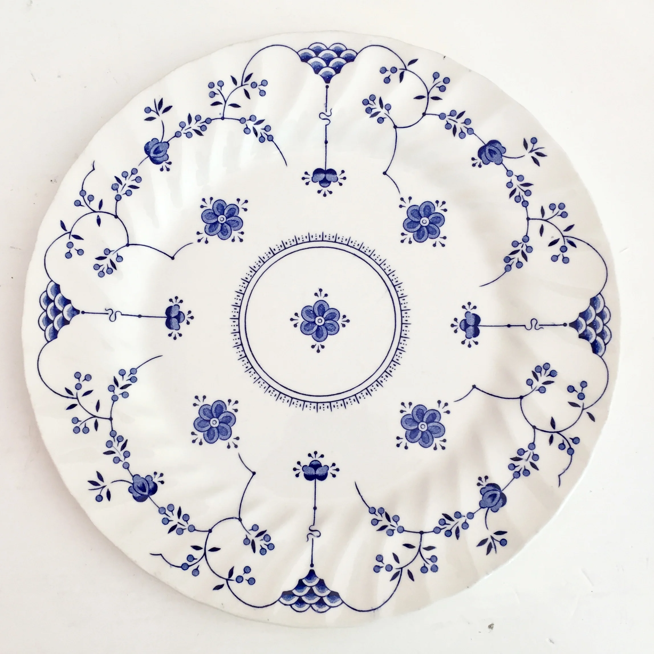 FINLANDIA MYOTT DINNER PLATES