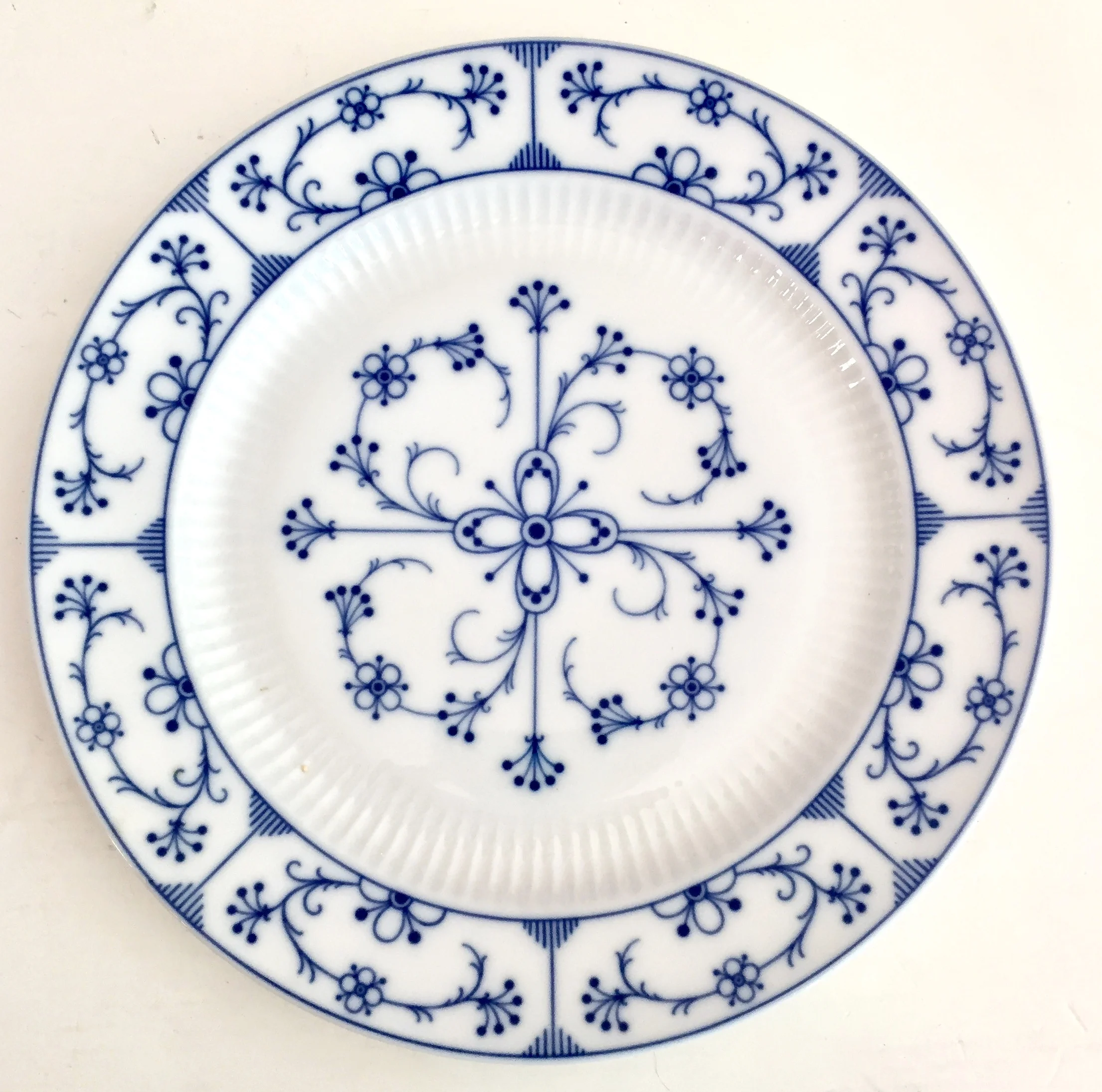 RENTAL CHINA KAISER INDIGO DINNER PLATES