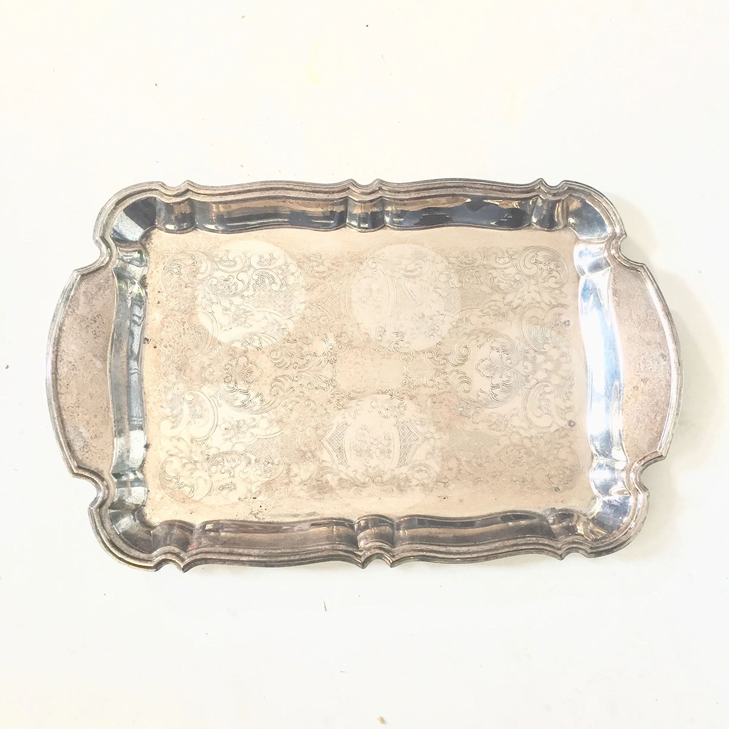 15 l x 9.5 w Oneida tray with scalloped edge.jpeg