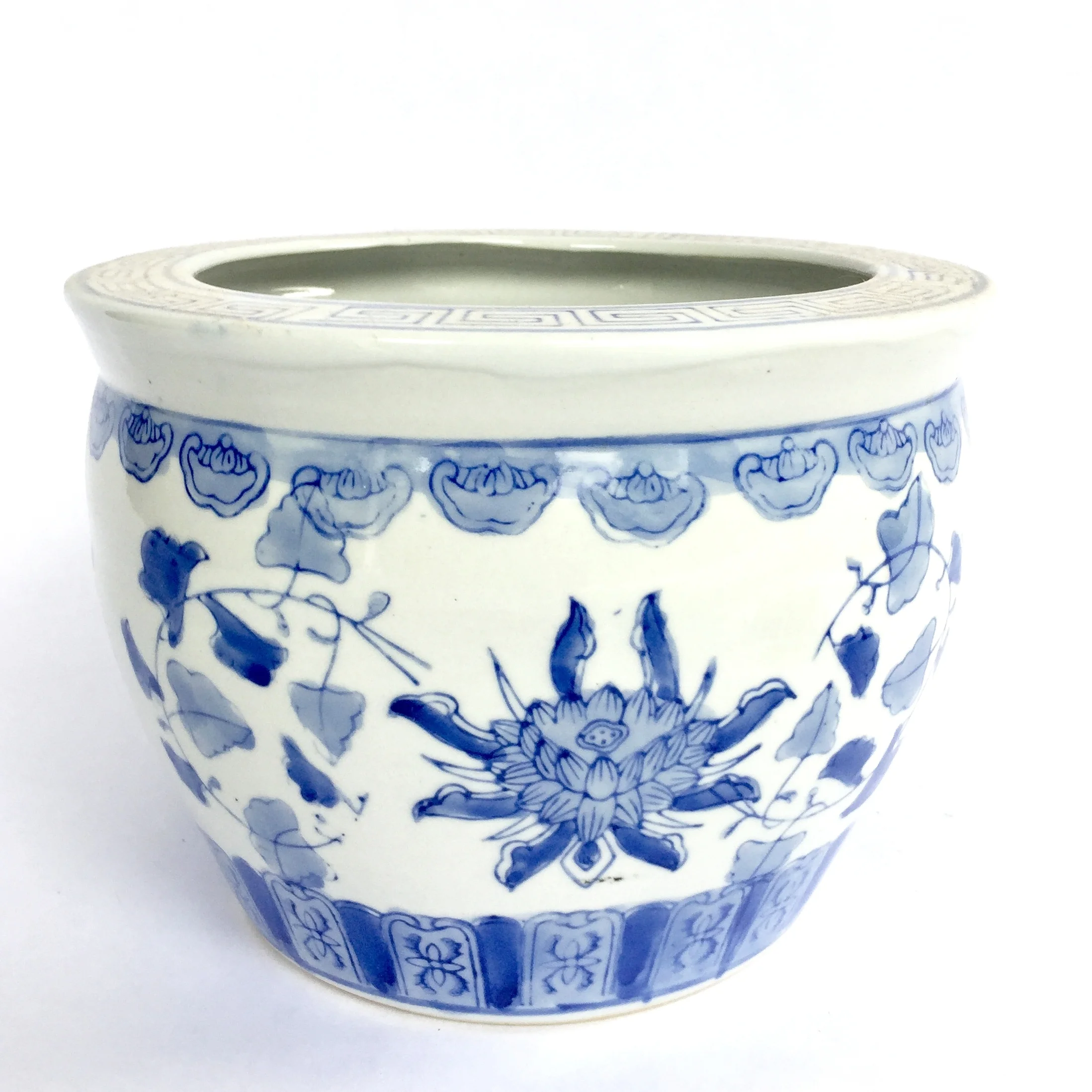 6 h x 8 w small b and w Chinoiserie planter.jpeg
