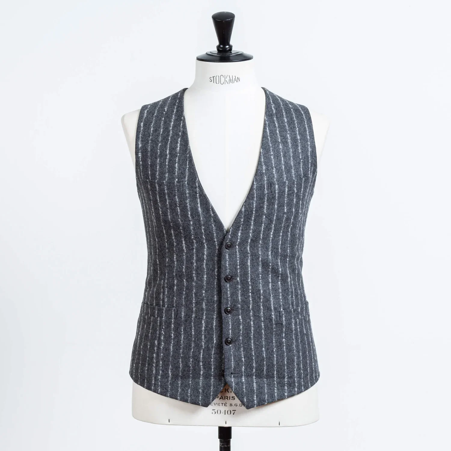 Single-breasted dames gilet in grijs krijtstreep woollen spun – bestuursvest op maat