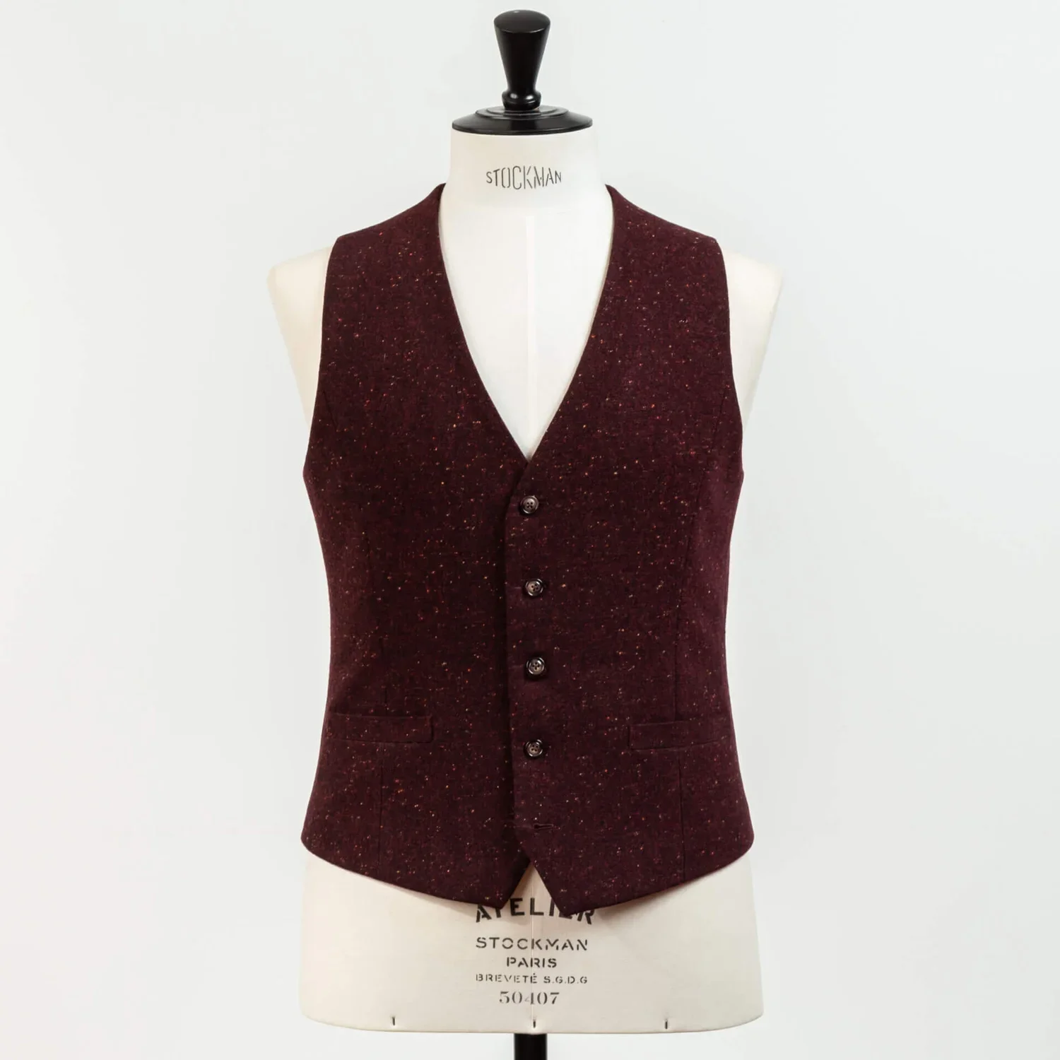 Single-breasted dames gilet in bordeaux Donegal tweed – bestuursvest op maat