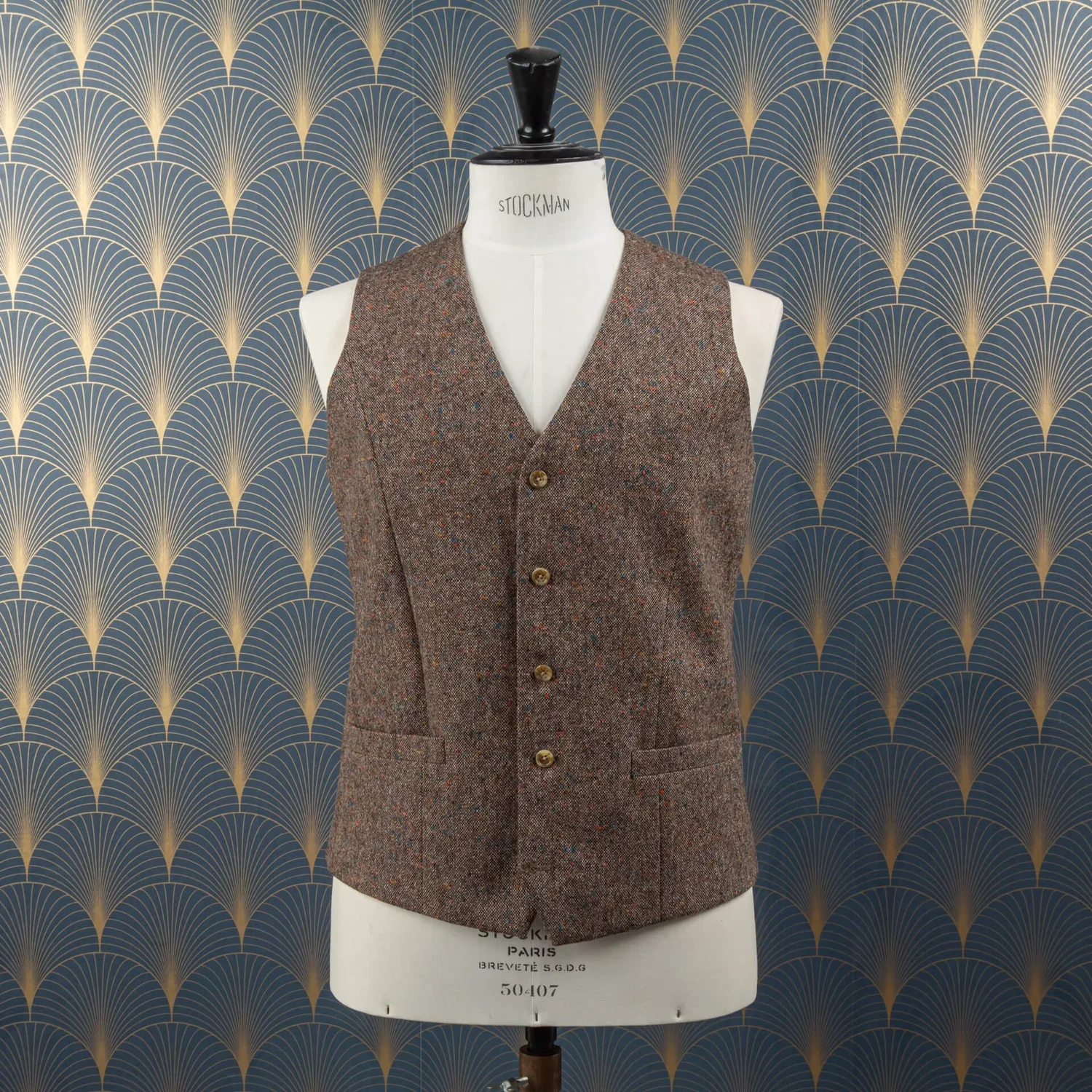 Single-breasted dames gilet in bruin Donegal tweed – bestuursvest op maat