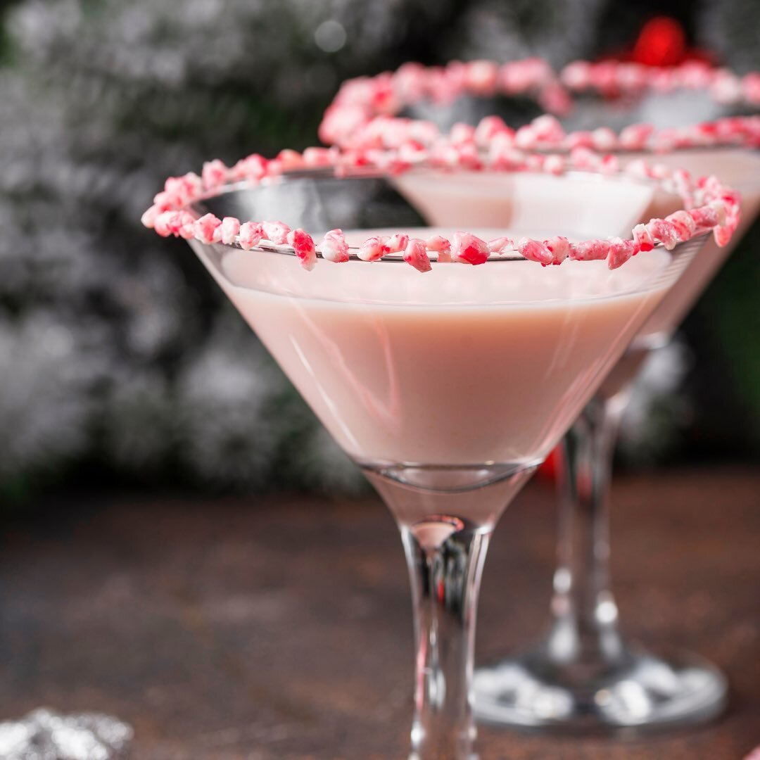 Pink peppermint martini with candy cane rim. 🍸 

Perfect winter cocktail for kids at heart! ❤️ 

📸 #yuliyafurman