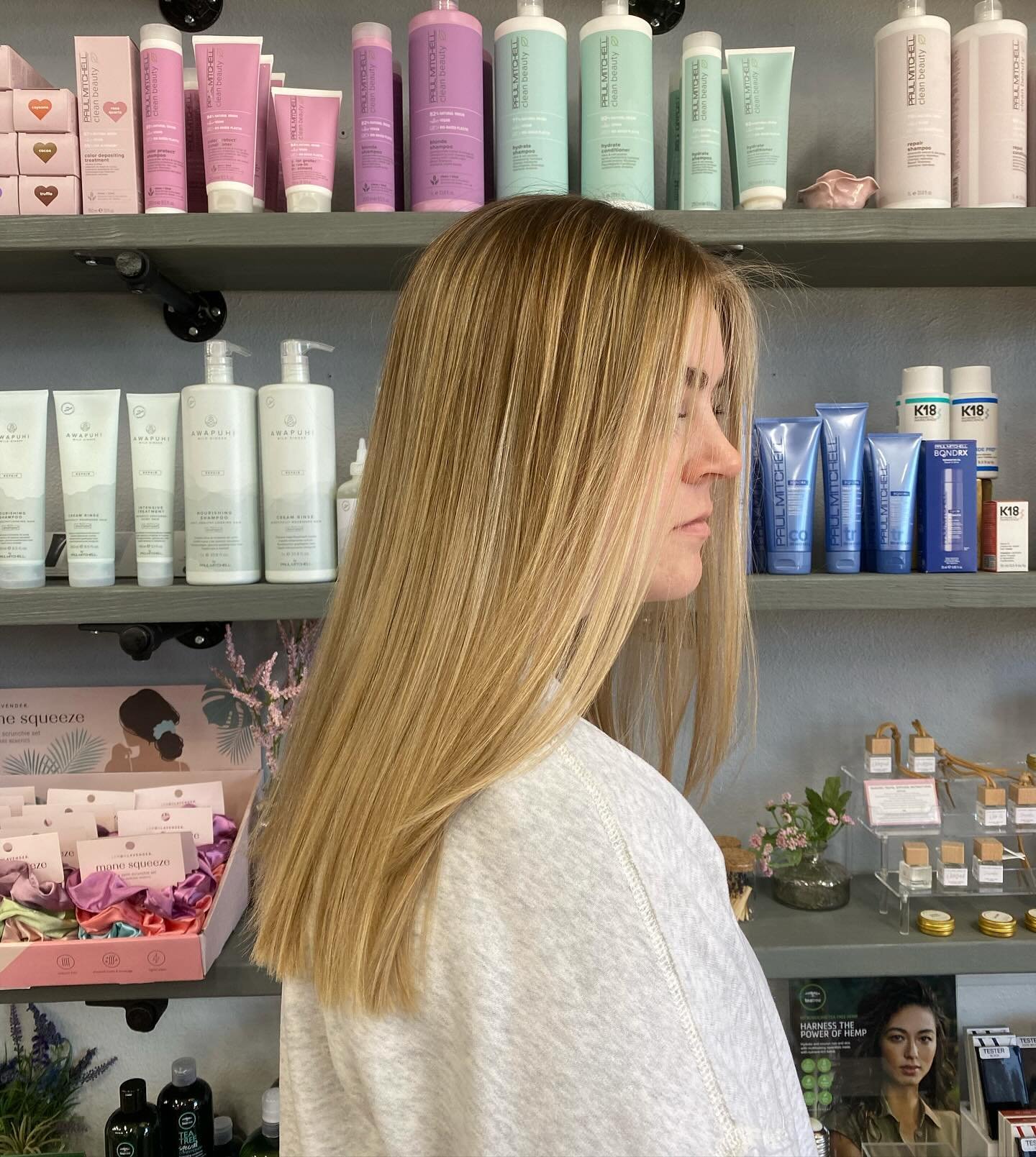 There&rsquo;s nothing like fresh blonde 🤩☀️

Warmer months are around the corner, let&rsquo;s get you bright!! ✨

Hair by @kayhrae 

#personaltouchsalon #sanantoniosalon #sanantoniohair #hairstylist #blondehair #paulmitchell #paulmitchellsalon #k18 