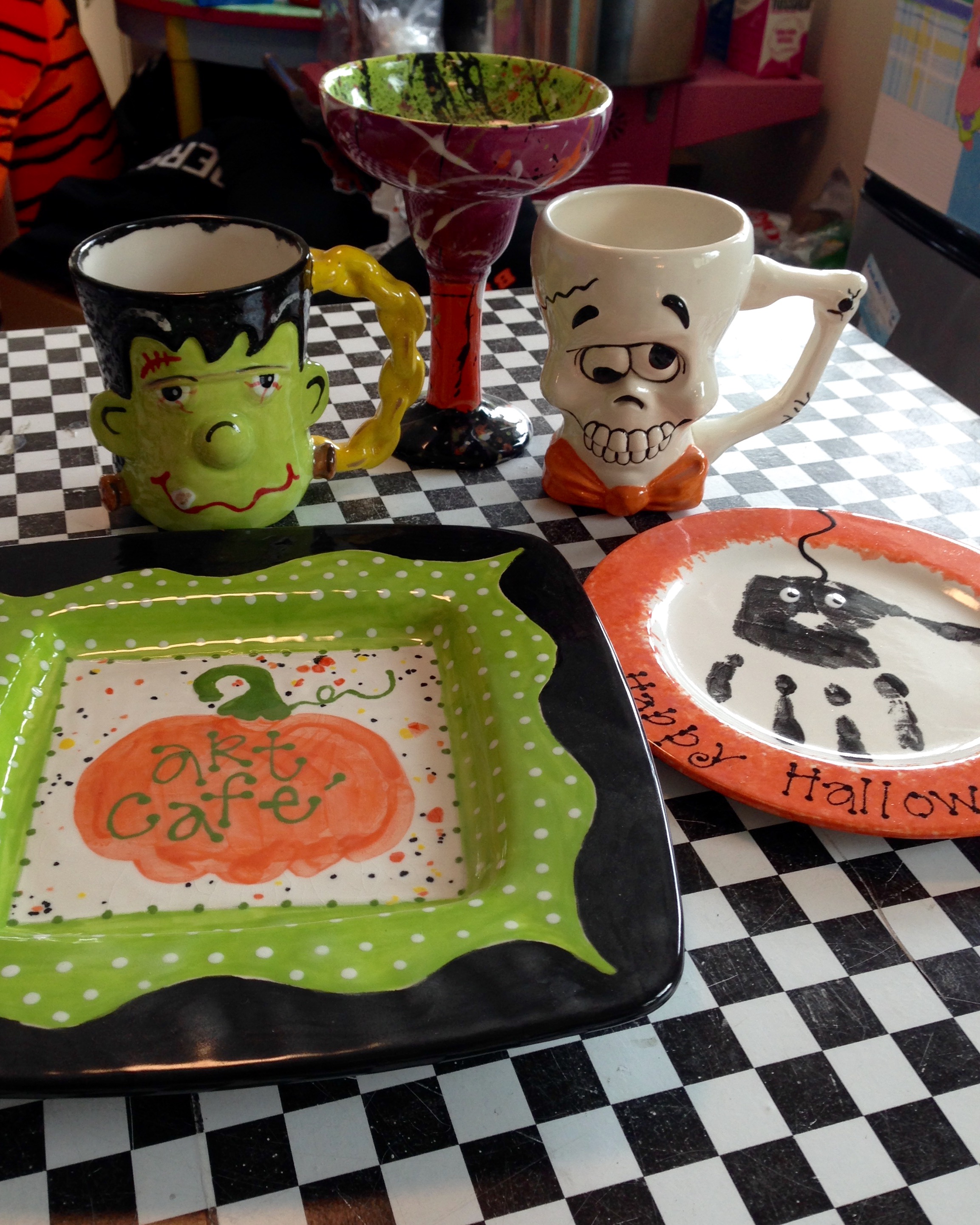 It's October 1st and you know what that means....Halloween is right around the corner!!! We have some FuN Halloween pieces to paint up!
