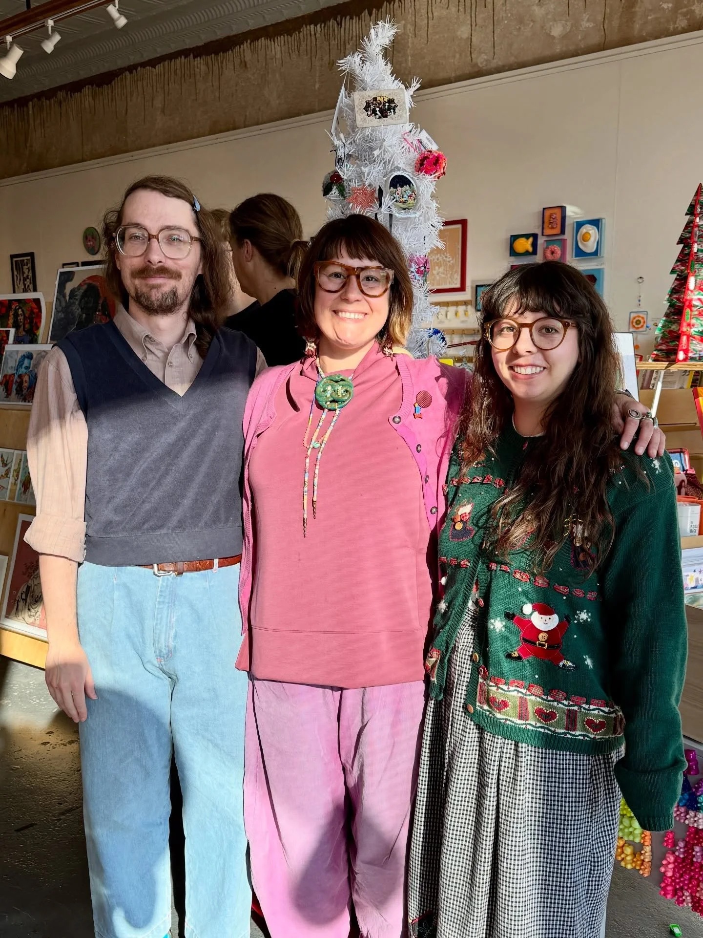 Happy Holidays, Merry Christmas and cheers to a new year 🤗🎄 

We truly loved spending this holiday season with y&rsquo;all and are so thankful to those who chose to do their gifting local 🎁 It was beautiful to see returning, familiar faces and som