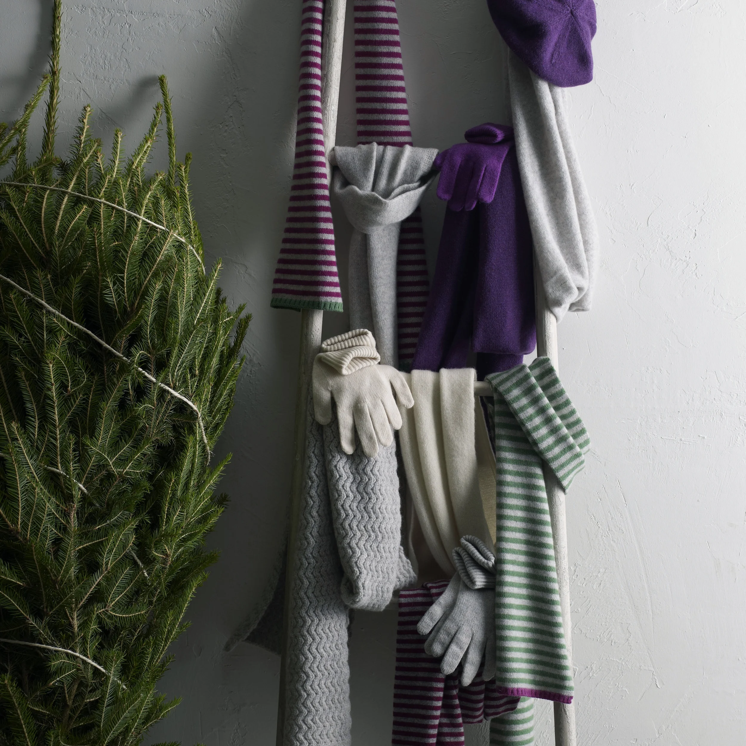 X07_Cashmere_Accs_A_87783_chirstmas_tree.jpg