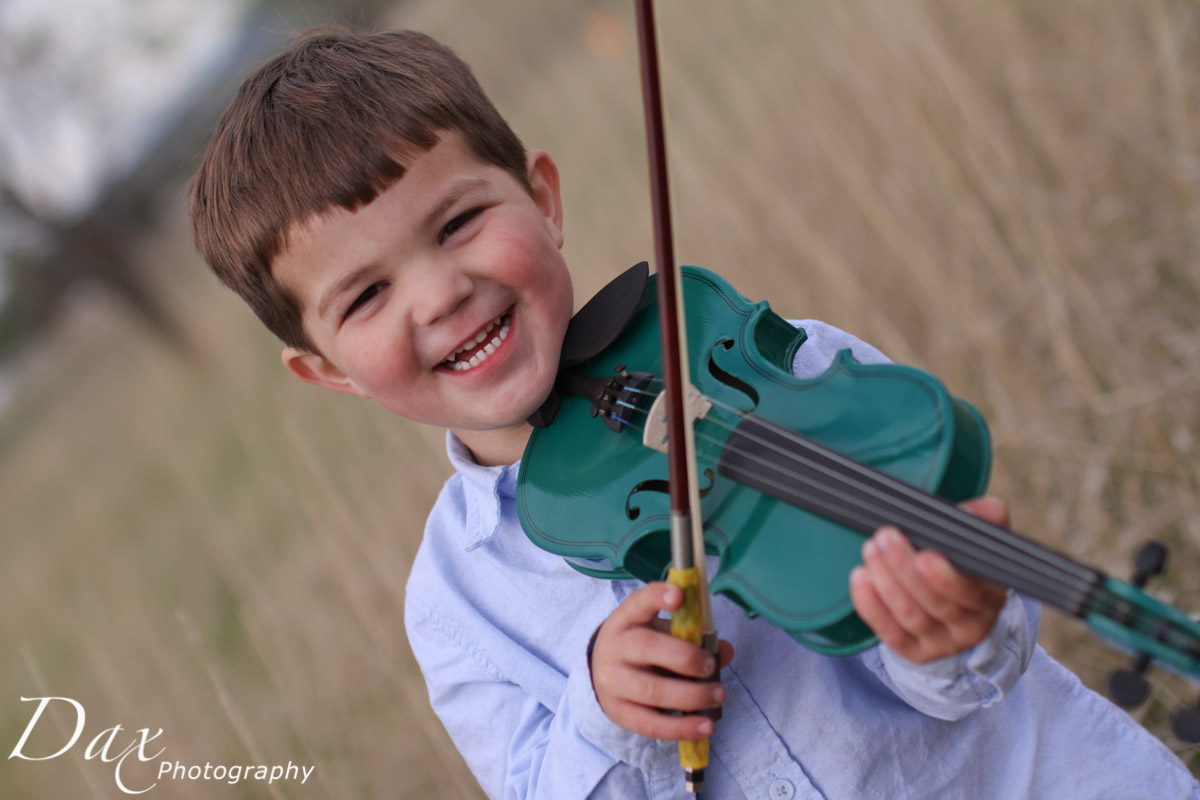 wpid-Child-with-violin-5506.jpg