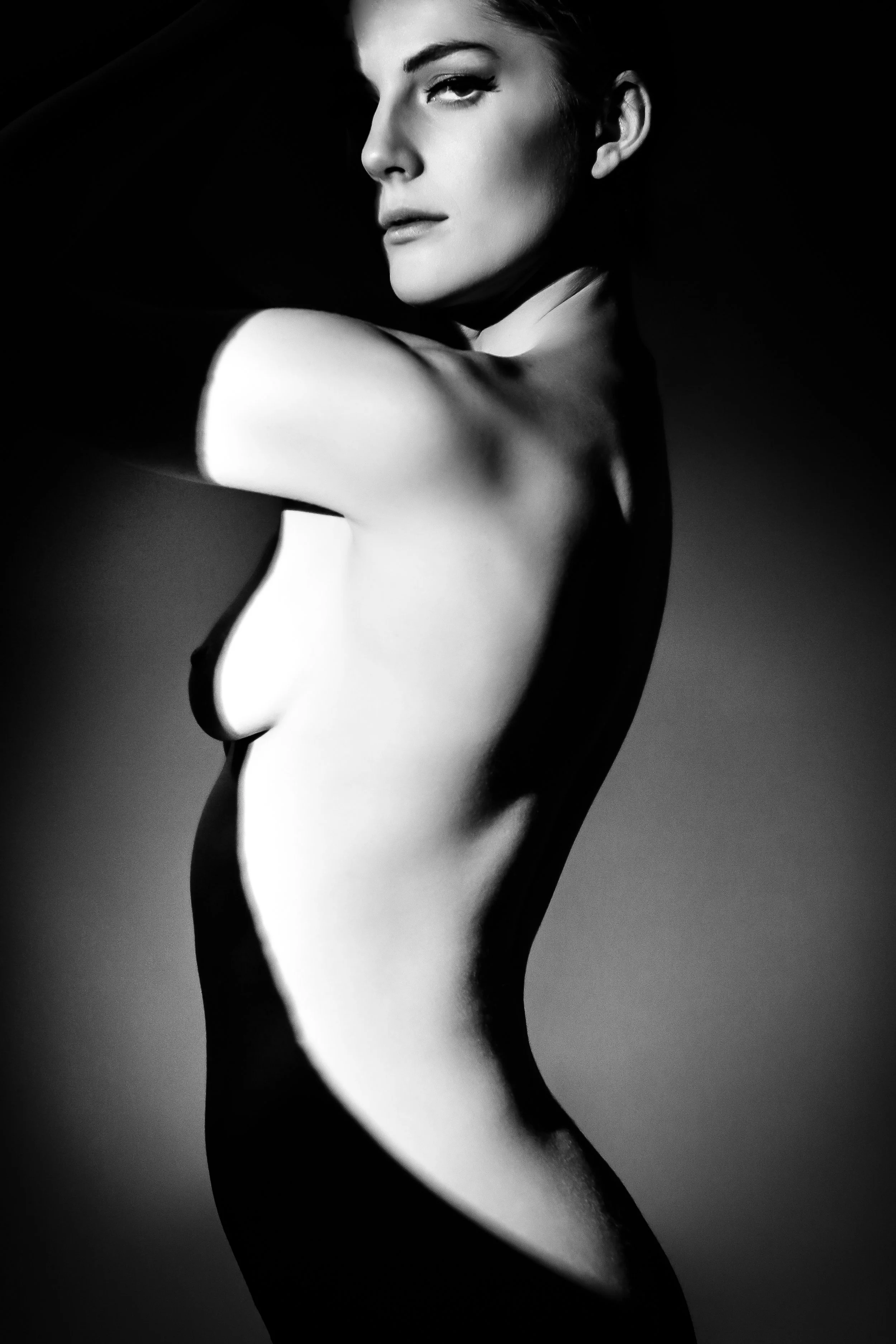 Editorial beauty shot of fashion model in black and white with creative lighting