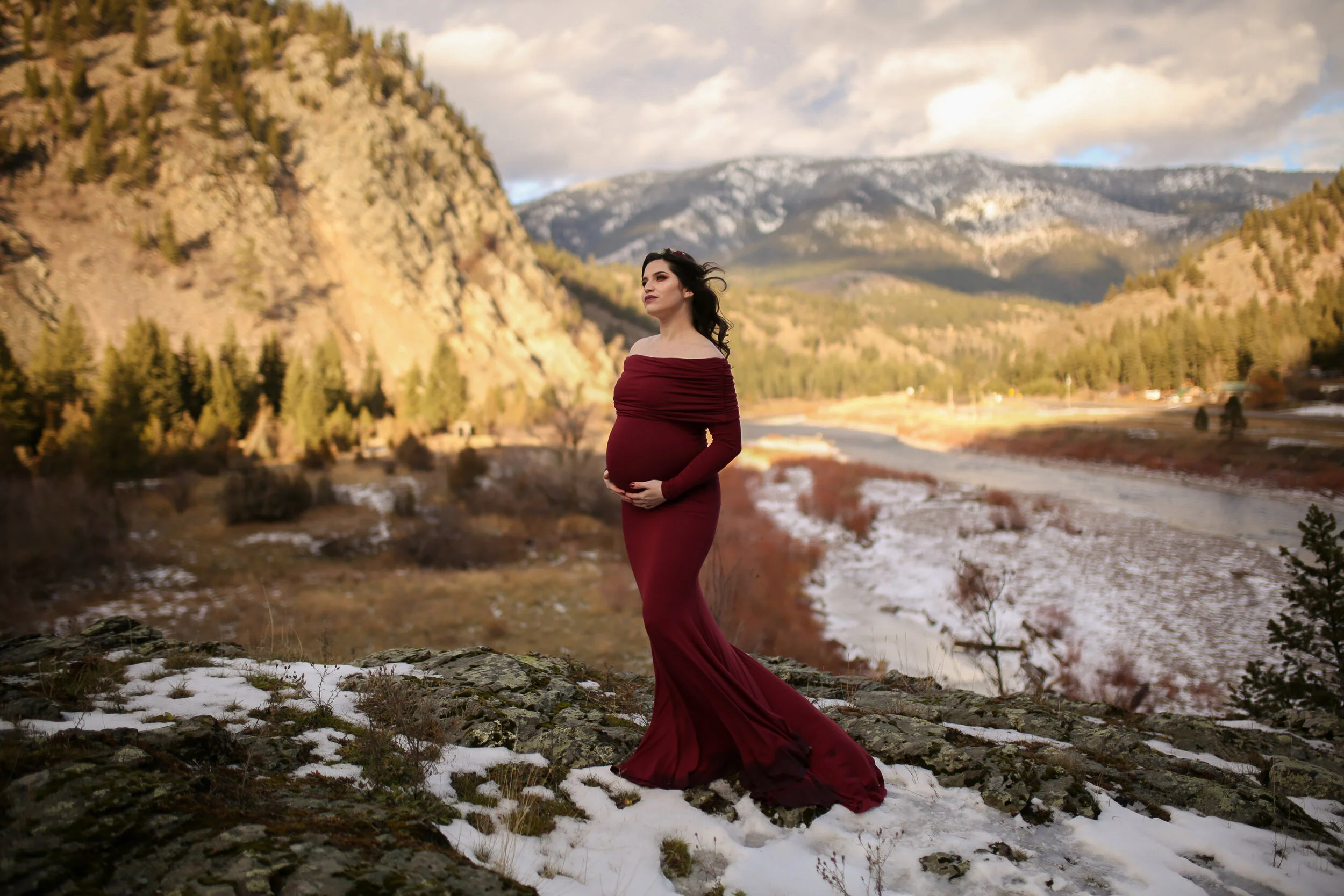 Maternity Portrait in the mountains of Montana.jpg