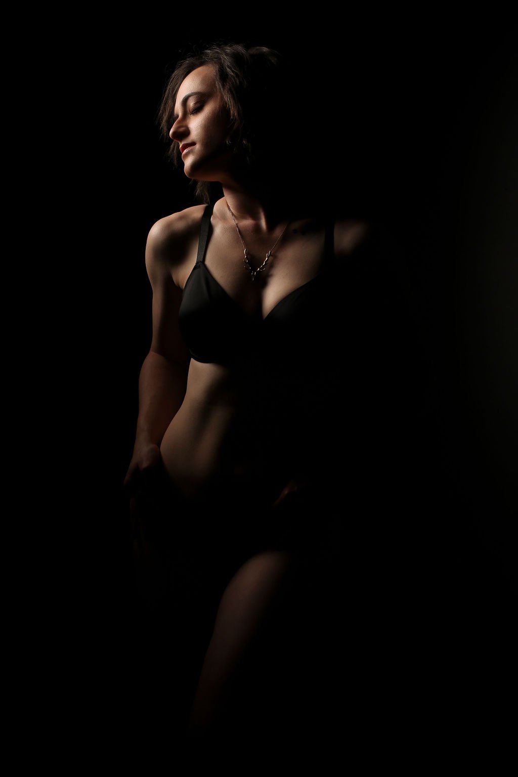 Boudoir portrait of Missoula woman in black lace lingerie.jpg